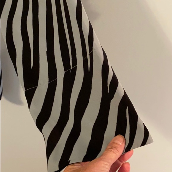 en Thread Large Zebra Print Blouse - Picture 4 of 7